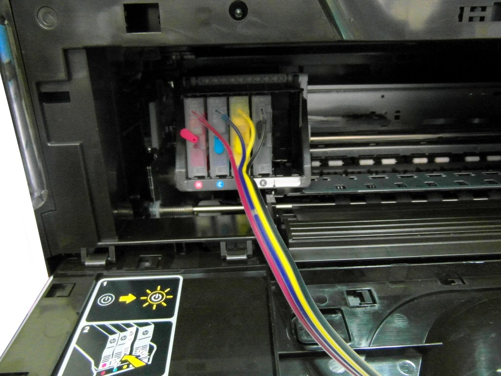 Вставляем картриджи СНПЧ в принтер