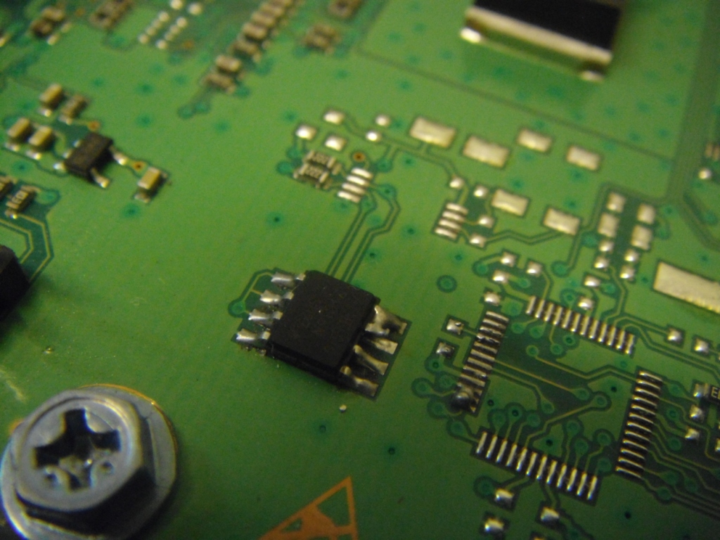 7-ая нога поднята и спаяна с 8-ой