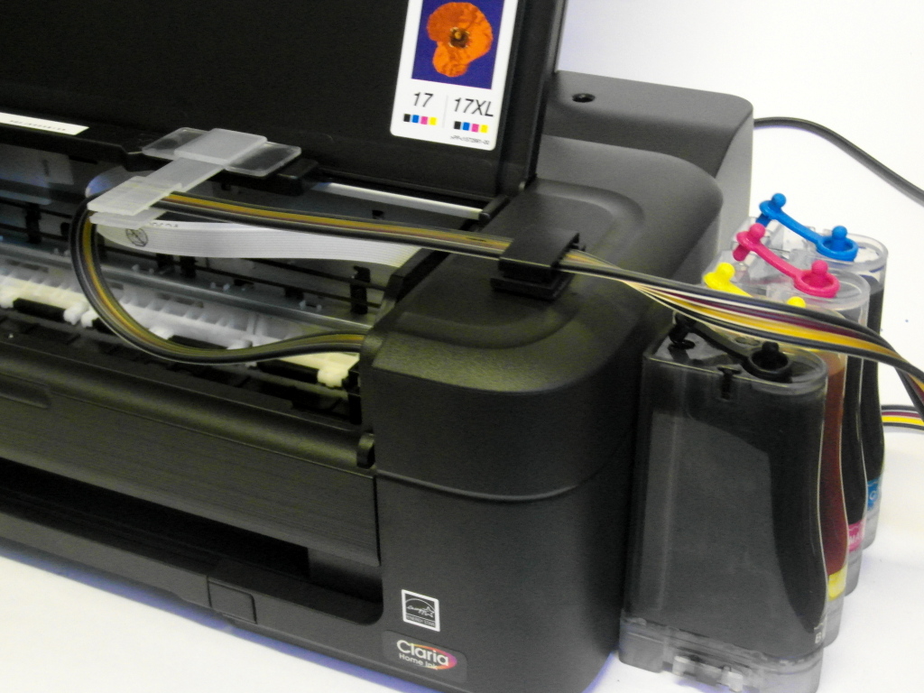 Крепим фиксатор шлейфа