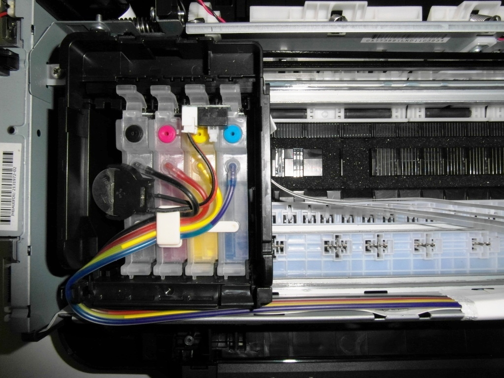 Шлейф натянут но не мешает каретке находиться в крайнем левом положении