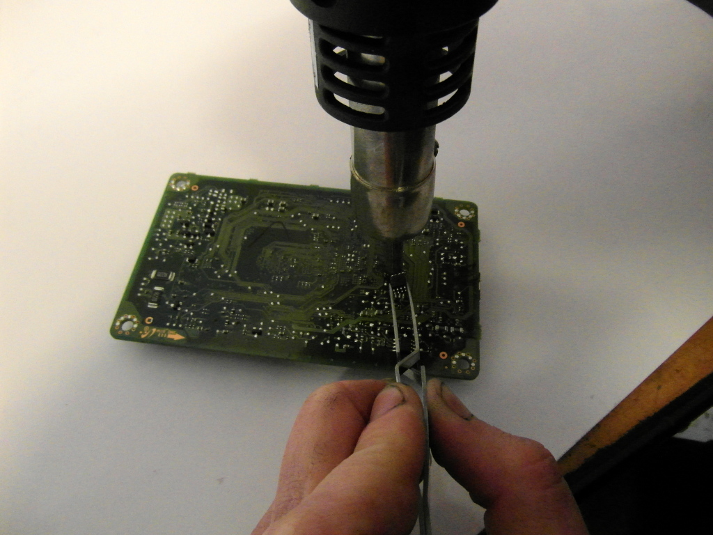 Выпаивание микросхемы 25q64