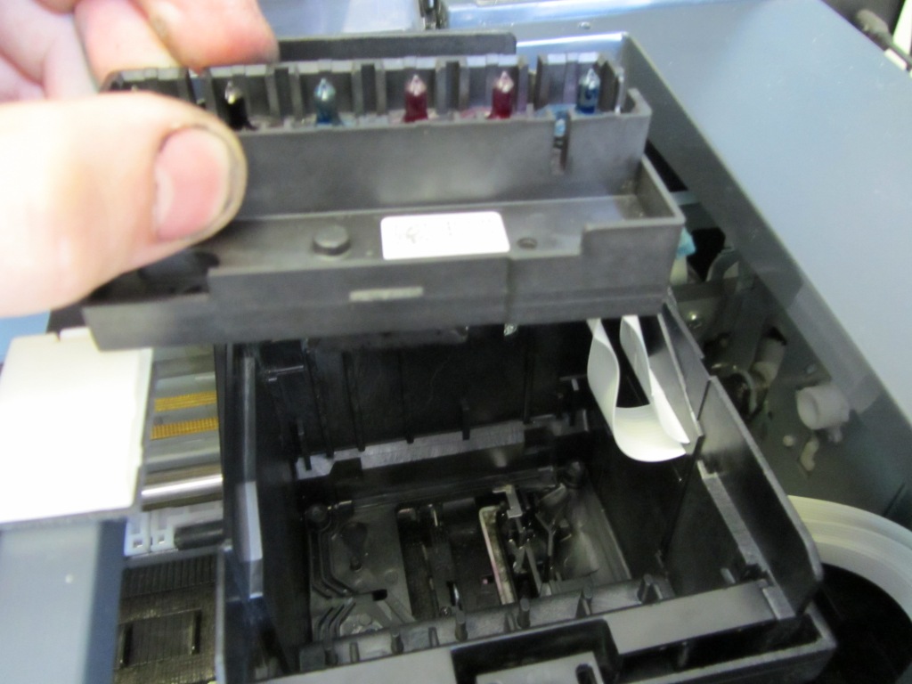 Отсоединяем шлейф