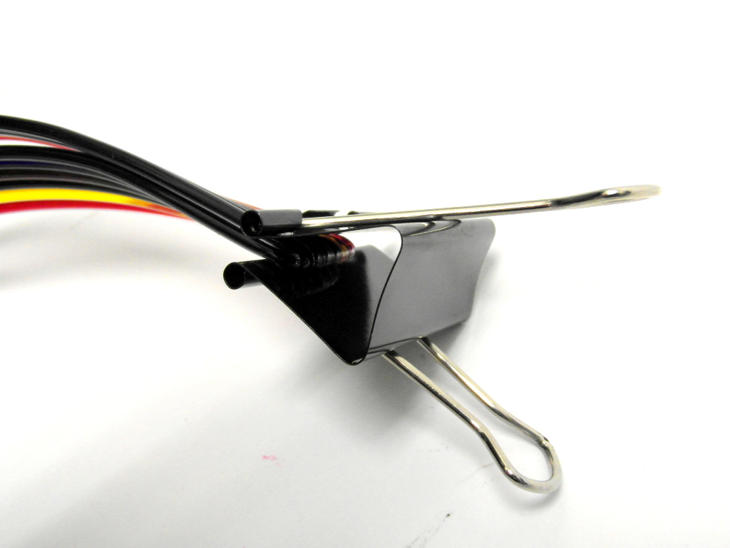 Шлейф передавлен, можно снимать оранжевые колпачки