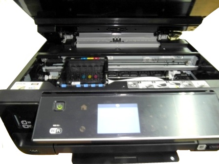 Выдвигаем каретку в позицию замены картриджей